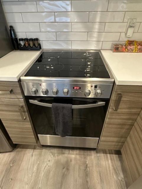 Bright And Cozy Modern Home In Vancouver - Central To Yvr-Downtown - Free Private Parking מראה חיצוני תמונה
